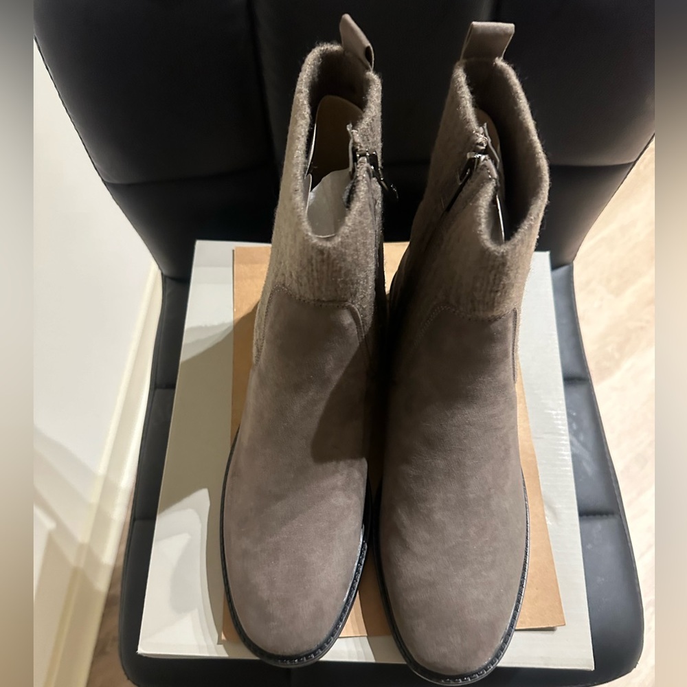 *NEW* never been worn Kenneth Cole Reaction Women’s Boot